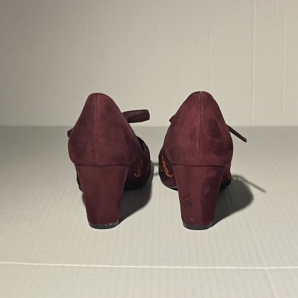 Lulu Hun Lear Embroidered Block Heels - Picture 6 of 15